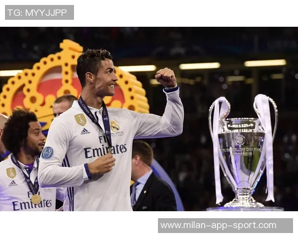 菲利克斯外脚背传球精准C罗鱼跃冲顶遗憾被扑出